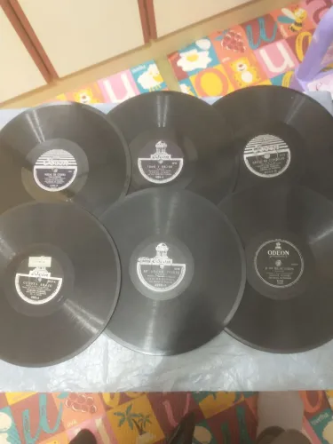COLECAO DE DISCOS 78 POL. - CARLOS GARDEL