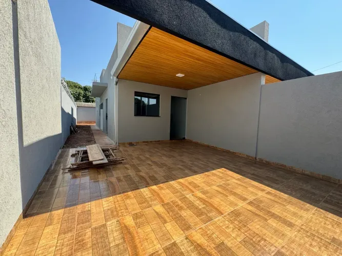 Imovel c/ suite e garagem coberta.