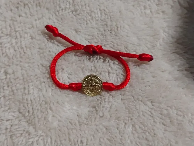 Pulseira São Bento amuleto de proteção espiritual contra os males e as tentações.