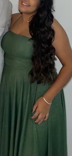 Vestido de festa verde com brilho