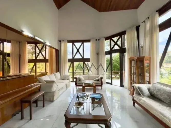 Casa à Venda ou Locação no Bairro Mangabeiras | 700 m² - 6 quartos.