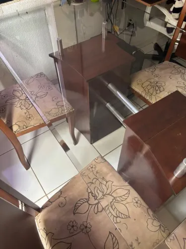 Mesa de Jantar de Blindex e Madeira