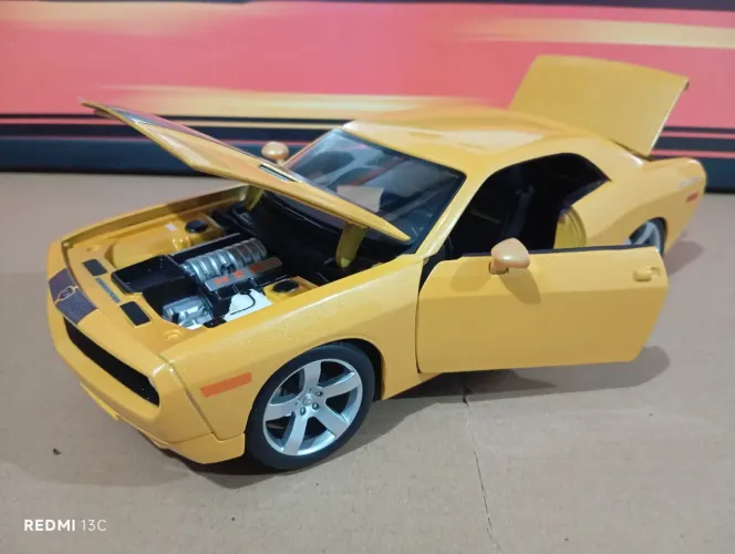 Top Miniatura Dodge Challenger Concept 2006 - Maisto - escala 1/18