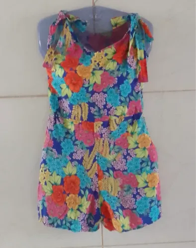 Macacão teen (Serve 10/ 12 anos)