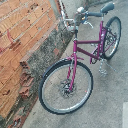 Bicicleta usada para vender logo