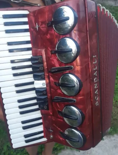 Acordeon Scandalli 120 baixos