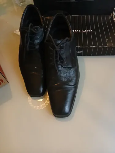 Lindo sapato em couro da Grife Newconfort, tamanho 40,pouco uso, imperdivel. Preto.