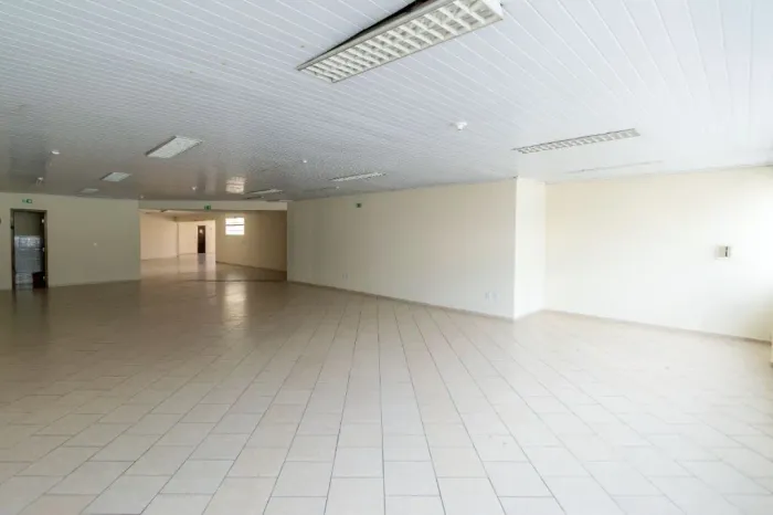 Sala comercial com 328m² para alugar no centro de Campo Largo
