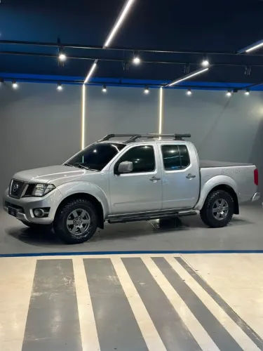 Nissan Frontier SV AT. CD 4X4 2.5 TB Dies. Aut. 2015