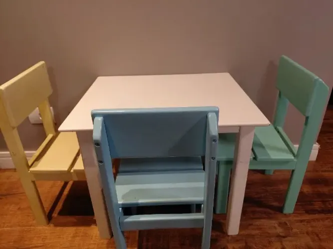 Mesinha infantil de madeira