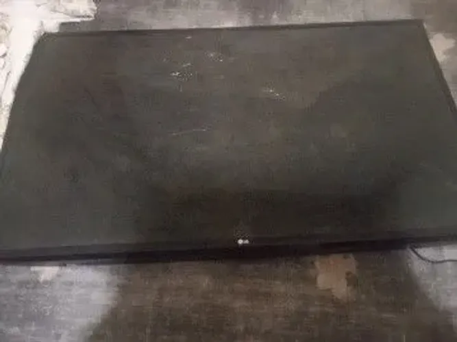 (DEFEITO) Smart TV LG 49UH6100 de 49 polegadas.