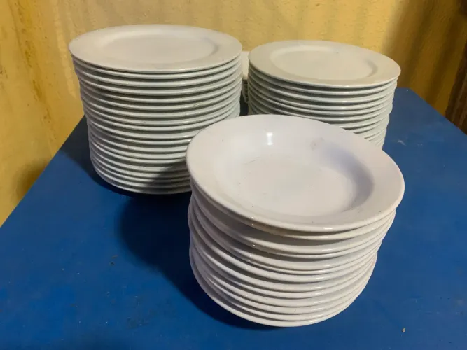 PRATOS DE PORCELANA 
