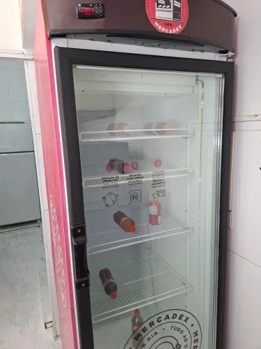 Cervejeira expositora Vertical 500L Porta de Vidro - Funcionando, Bem Conservado