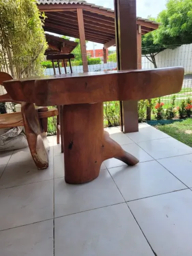 Vendo linda mesa de jaqueira em trevo sem bancos
