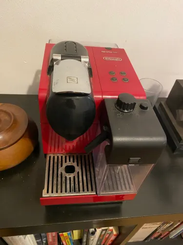 Cafeteira Nespresso Delonghi Latissima