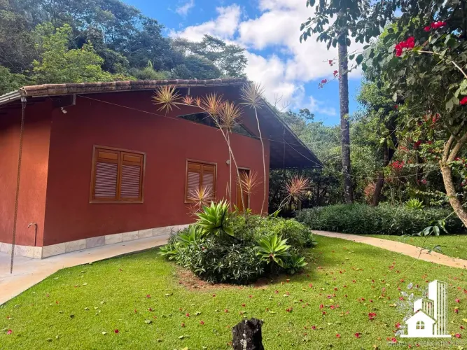 Ótima Casa em Condomínio