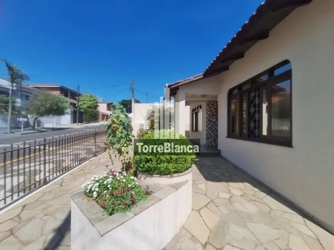 Locação - Casa Mobiliada, 3 quartos sendo 1 suíte, 3 vagas, Olarias.