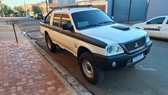 Mitsubishi L200 GL 2.5 4X4 CD Diesel 2012