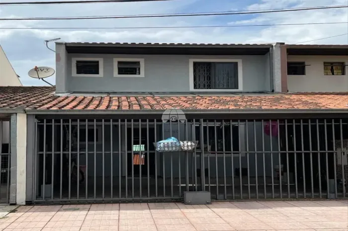 Sobrado para venda possui 83 metros quadrados com 3 quartos em Cajuru - Curitiba - PR
