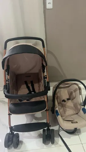Vendo carrinho + bebê conforto