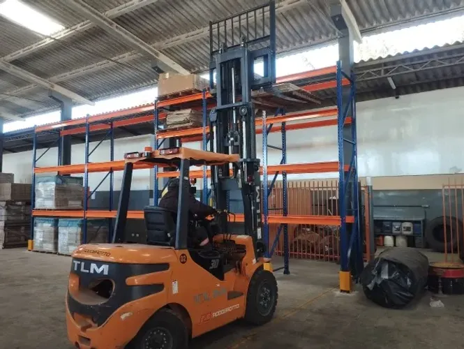 Porta-paletes produzido em fábrica própria