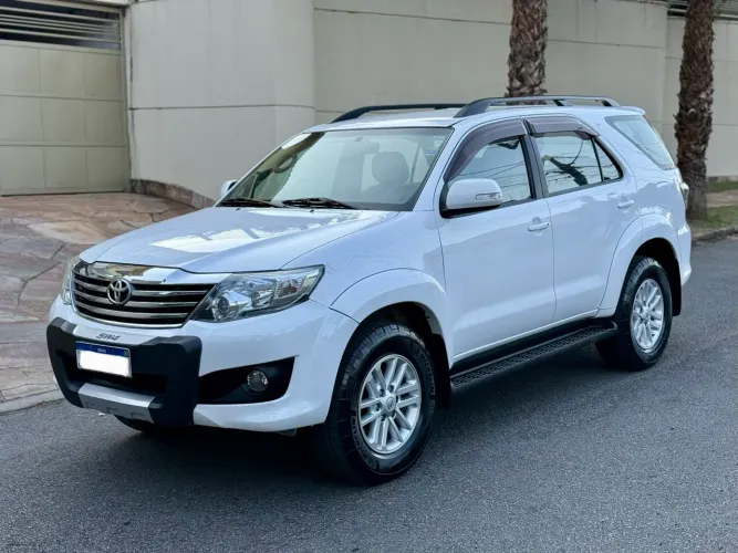 Toyota Hilux SW4 SR 4X2 2.7/ 2.7 Flex 16V Aut. 2015