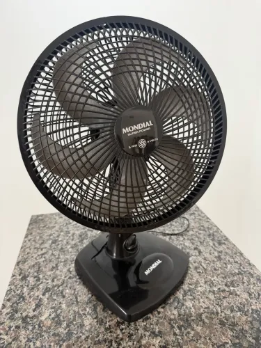 Ventilador de mesa Mondial 30cm