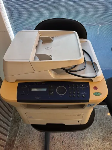 Impressora Multifuncional Xerox WorkCentre 3220 - Não liga (para conserto ou peças)
