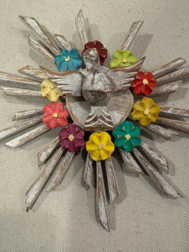 Divino Espírito Santo de madeira