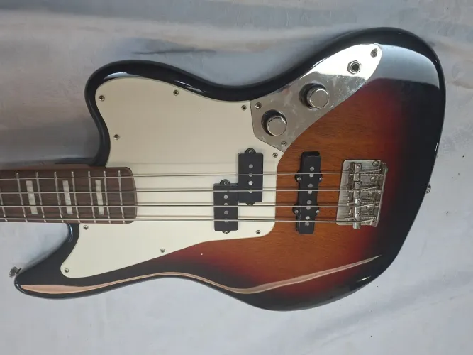 Baixo Fender Squier Jaguar Classic Vibe