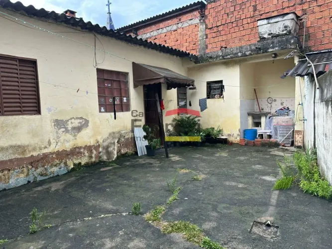 Terreno no Jardim Brasil com 3 casas antigas (renda). Saída para a Rua Carlos dos Santos