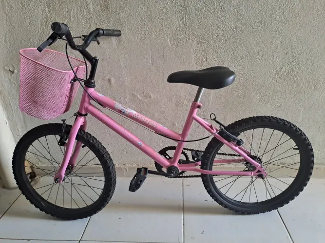 Para aquela menina que deseja curtir um passeio de bicicleta, chegou a oportunidade agora!