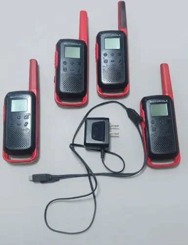 Kit Com 4 Rádios Comunicadores Motorola T210
