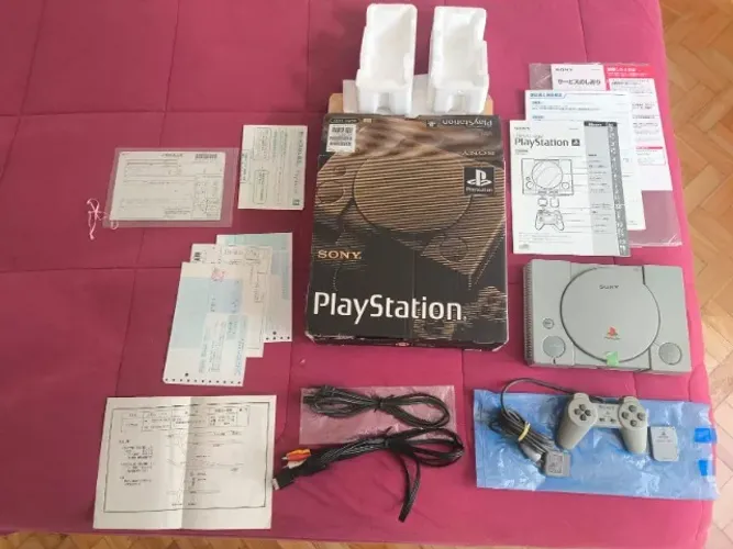 PS1 SCPH-1000 Playstation 1 original japonês impecável (cheirando a novo) - LAUNCH EDITION