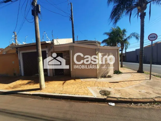 Casa com 03 dormitorios no Jardim Alvorada