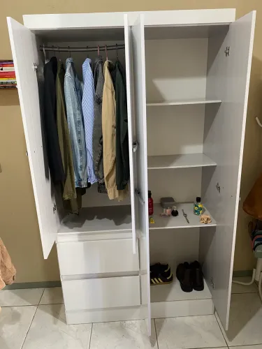 guarda roupa em perfeito estado