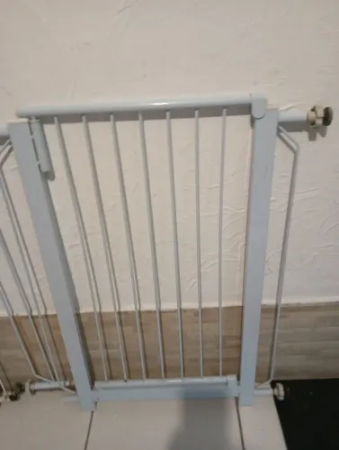 Vendo 2 portões para pet ou criança .muito util