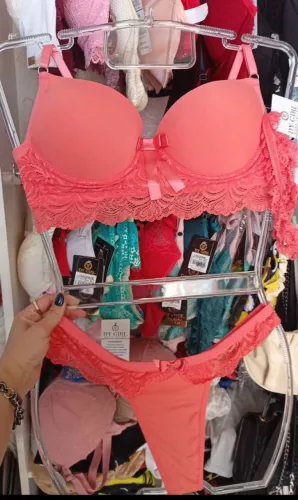 Lote de lingerie com 80 itens. Novos nos saquinhos.