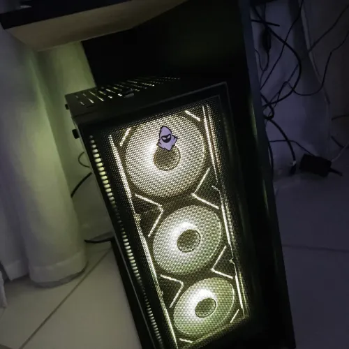 Gabinete Gamer Mancer Relic (Semi-novo) + 3 Fans Rainbow
