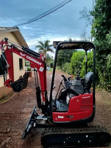 Mini retroescavadeira