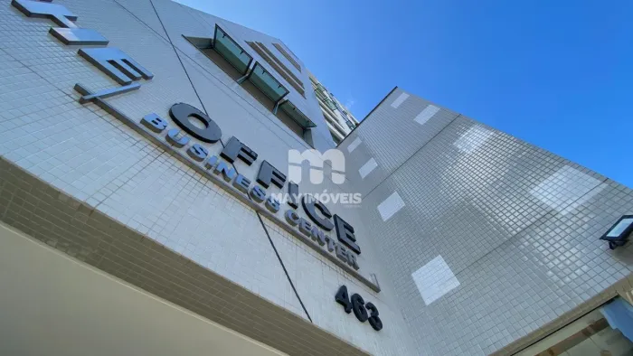 Sala comercial com aproximadamente 40,00 m², 01 vaga de garagem, localizada em prédio come