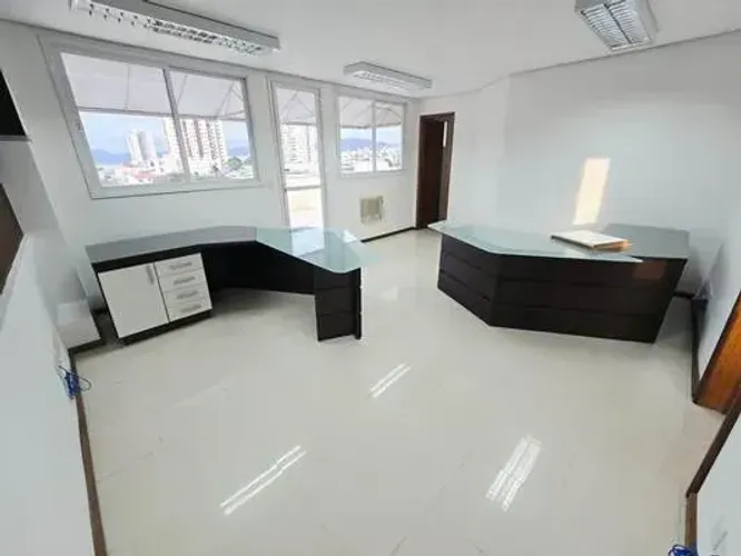 Estreito - Sala Comercial com terraço.