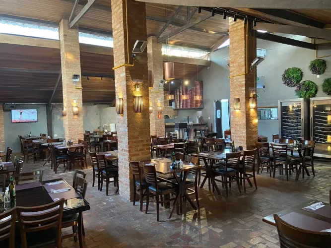Lindo Restaurante e Pizzaria em Arujá/SP. Ref: 2021