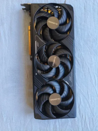 RTX 5070 TI GIGABYTE seminova na caixa