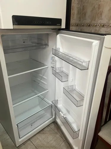 Vende- se geladeira nova. 425 L