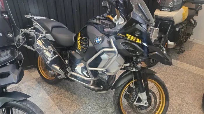 Bmw 1250 adv 40 anos