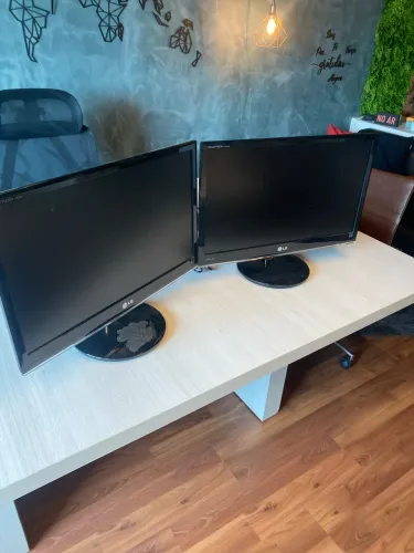 Par de Monitores LG Flatron IPS Full HD (HDMI + DVI + VGA) - Dupla de Telas
