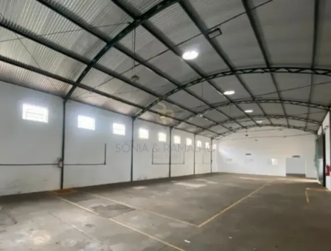 galpão para alugar com 793,80m² de área construída, 05 salas e estacionamento no bairro Vi