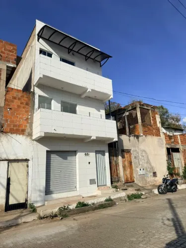 Predio com 2 apartamento e um ponto comercial 