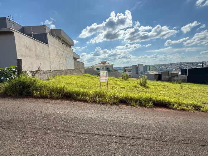 TERRENO À VENDA NO RESIDENCIAL CAZARIN EM APUCARANA.